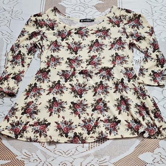 Allegra K Floral Print Blouse in Cream and Red - Picture 1 of 5